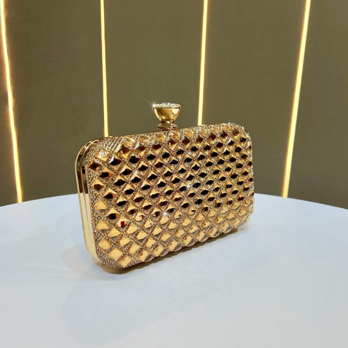 Kristallbesetzte Abend-Clutch
