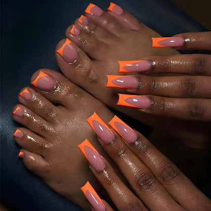 Kunstnagelset mit modernen geometrischen Nageldesigns Brehn