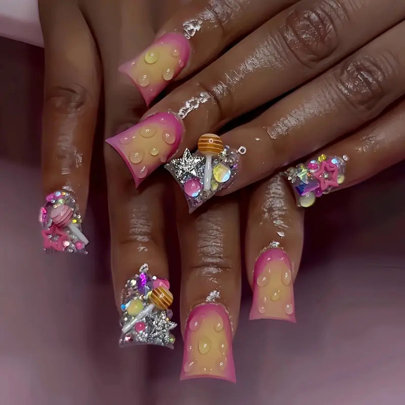 Künstlerische Glam Nagelverlängerungen Brehn