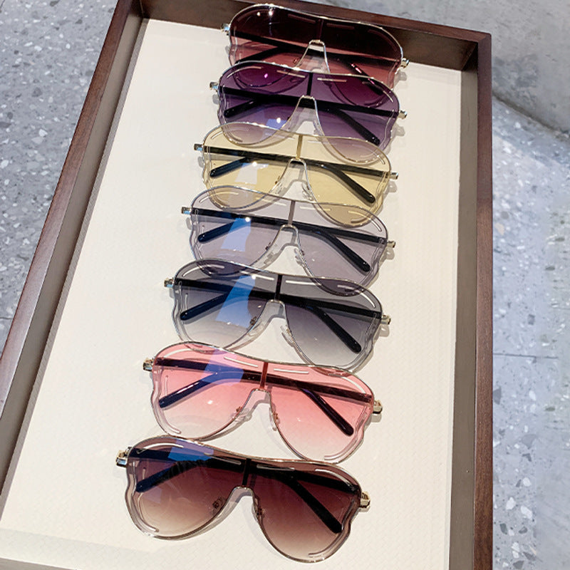 Damen Sonnenbrille im modernen Shield-Design Brehn