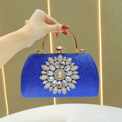 Glitzernde Blumenverzierte Abendtasche
