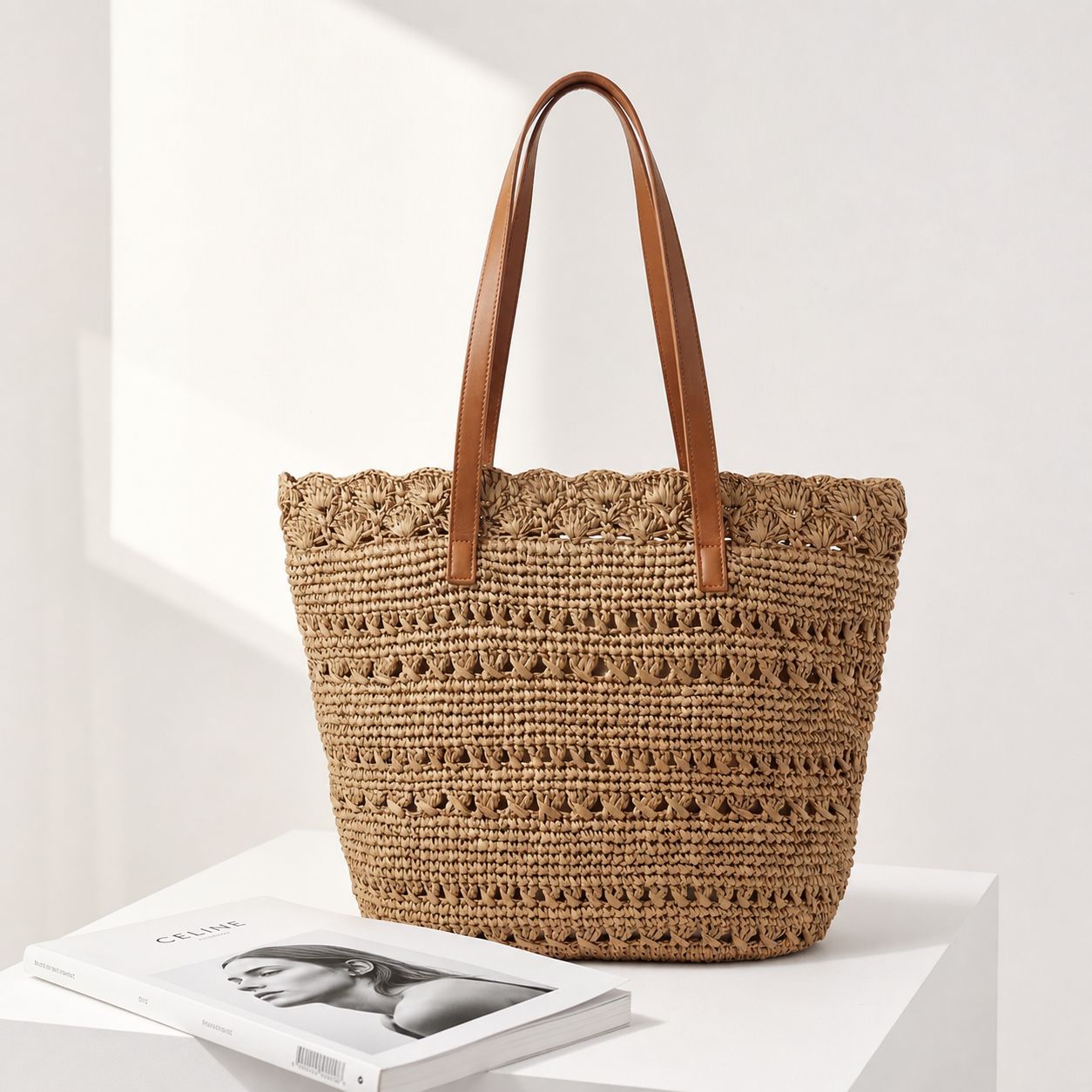 Strandtasche mit Handgefertigtem Häkelmuster und Ledergriffen Brehn