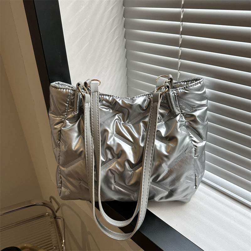 Stylische gepolsterte Nylon-Schultertasche