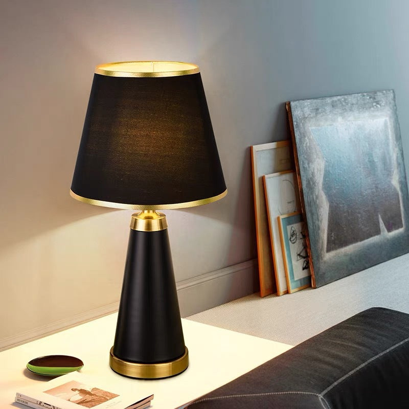 Moderne Kegelbasis Tischlampe