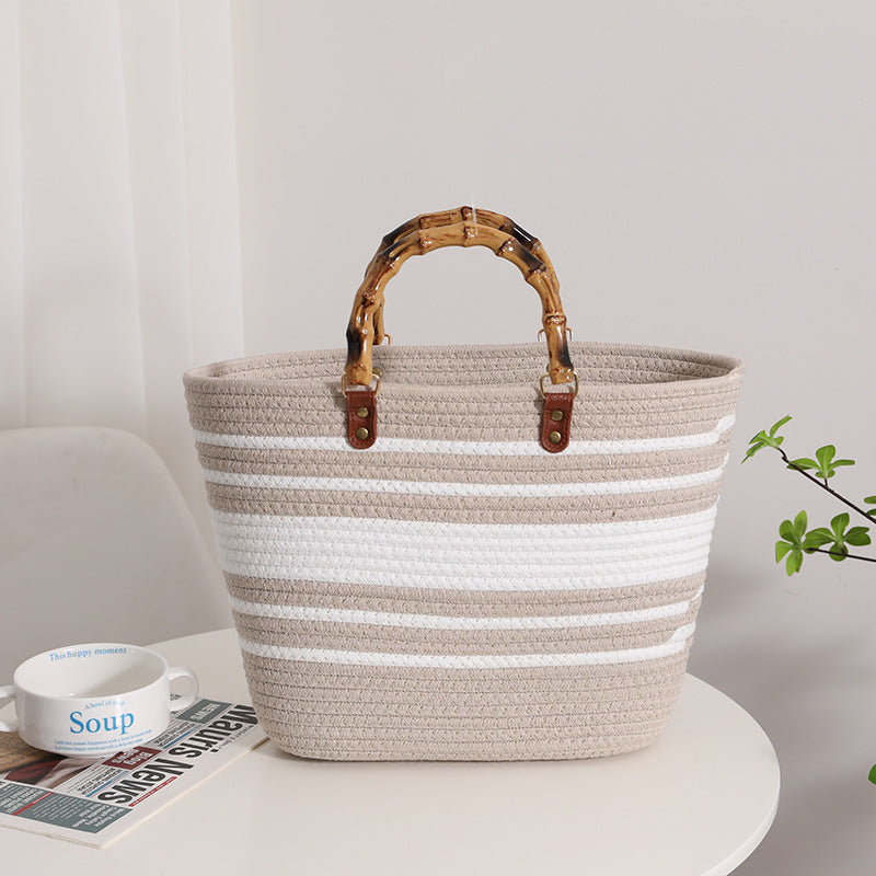 Modische Basttasche mit Bambusgriffen Brehn