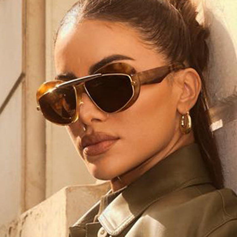 Damen futuristische Sonnenbrille mit elegantem Rahmen Brehn