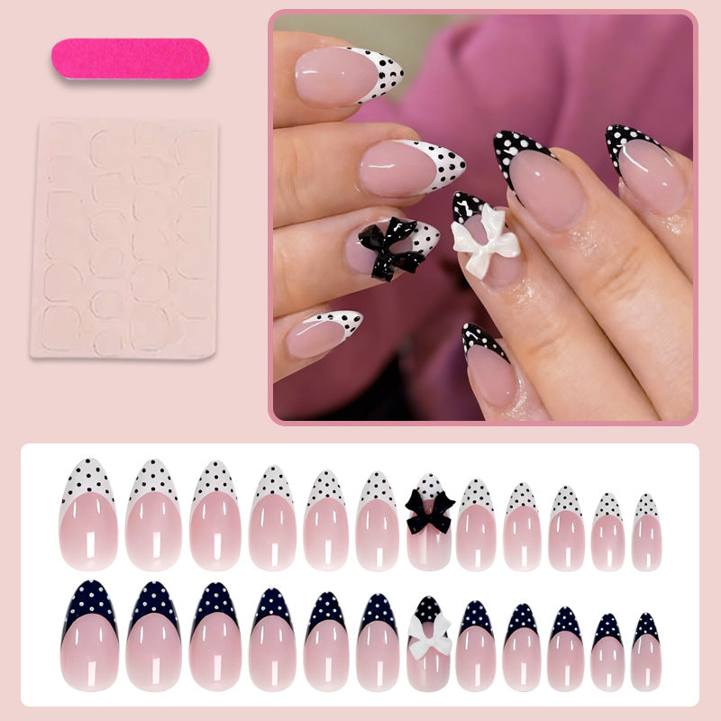 Kunstnagelset mit verspieltem Schleifendesign Brehn