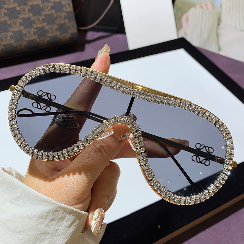 Damen Glamouröse Oversized-Sonnenbrille mit strassbesetzten Akzenten Brehn