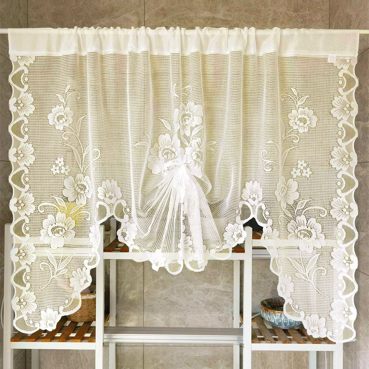 Elegante florale Spitzenfenstervorhänge