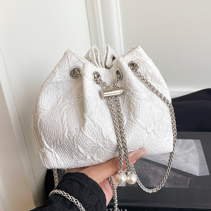 Elegante Satin-Handtasche mit Kordelzug