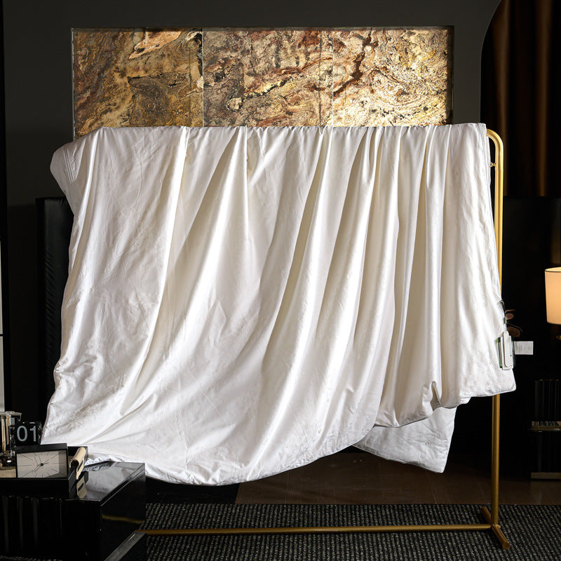 Elegante Jacquard-Bettwäschegarnitur aus Baumwollsatin mit feiner Reliefstruktur und Hotel-Style-Kissenbezügen