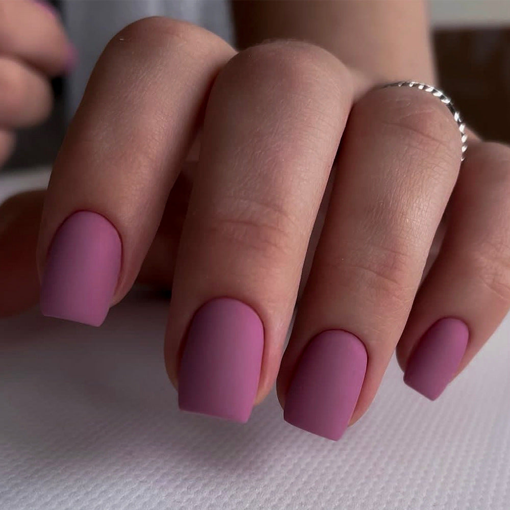 Künstliche Nagelkunst mit mattem Finish Brehn