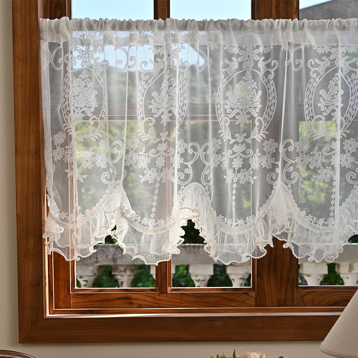 Elegante durchsichtige Spitzenfensterdecke