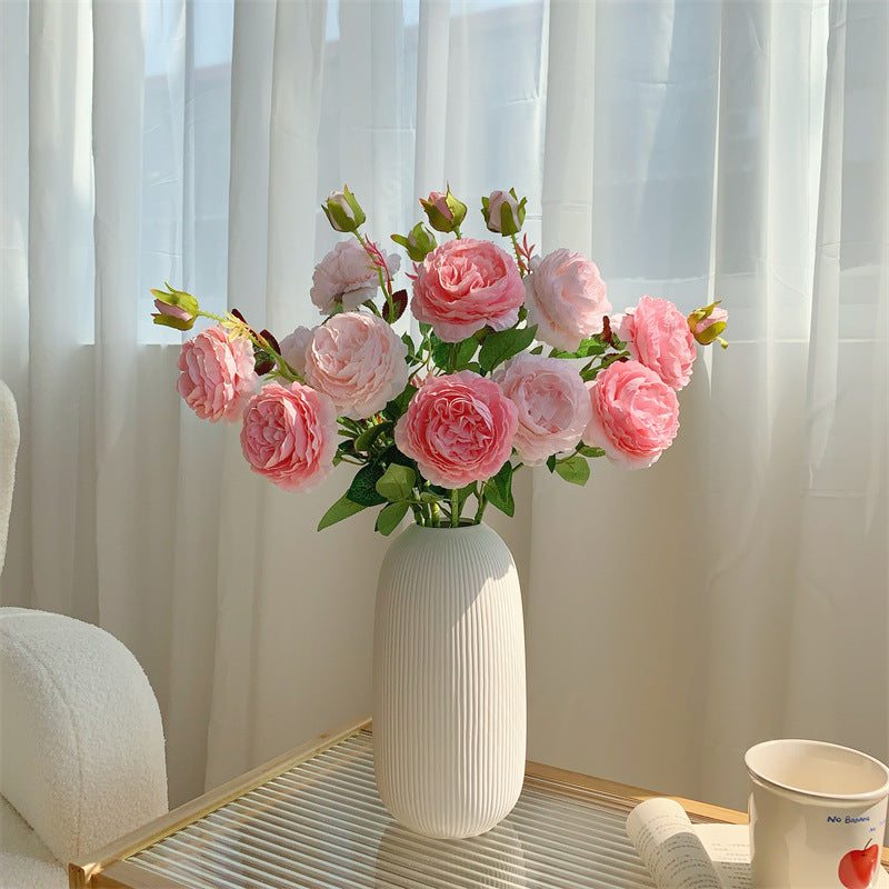 Eleganter künstlicher Rosenstrauß