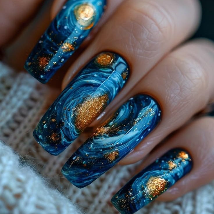 Kreatives Kunstnagelset mit galaktischem Design Brehn