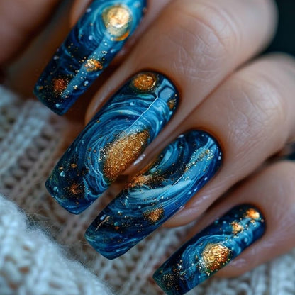 Kreatives Kunstnagelset mit galaktischem Design Brehn