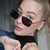 Damen quadratische Sonnenbrille mit elegantem goldenen Rahmen und stylishen Gläsern Brehn