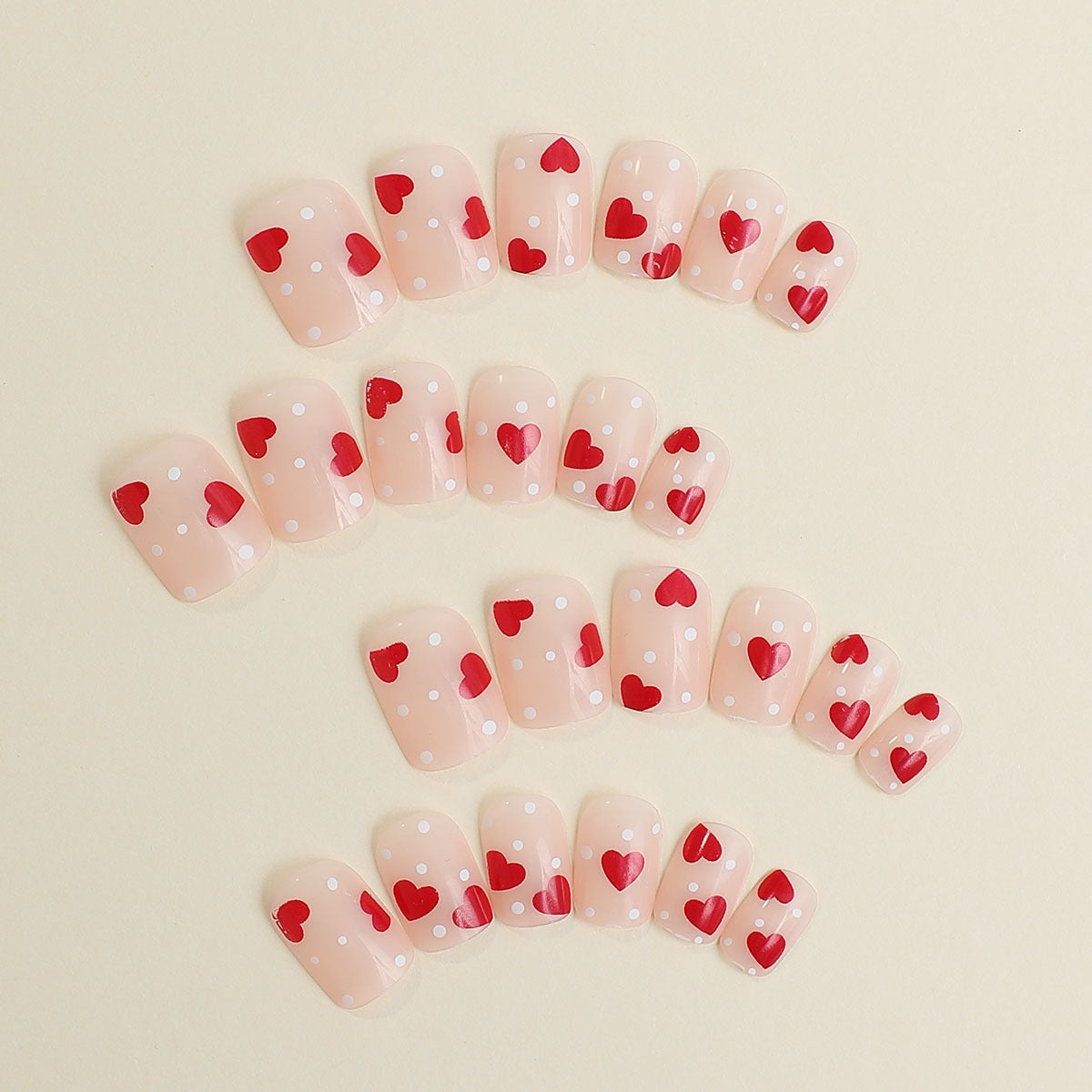 Kunstnagelset mit verspieltem Herzdesign Brehn