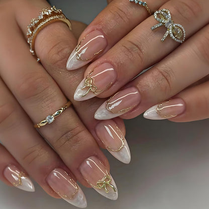 Kunstnagelset mit luxuriösen Spitzen und glamourösen Akzenten Brehn