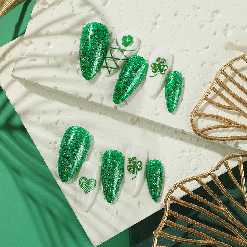 Künstlerische Glitter-Nagelverlängerungen Brehn