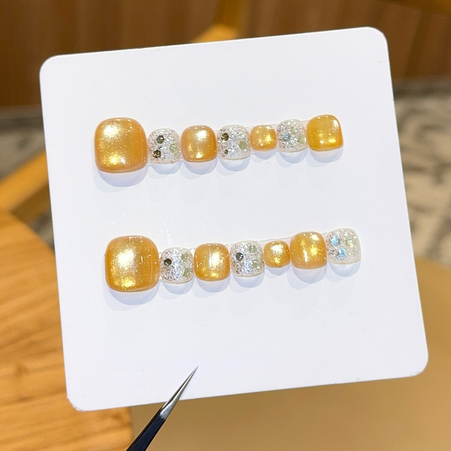 Kunstnägel mit Glamourösem Glitzereffekt und Trend-Design Brehn