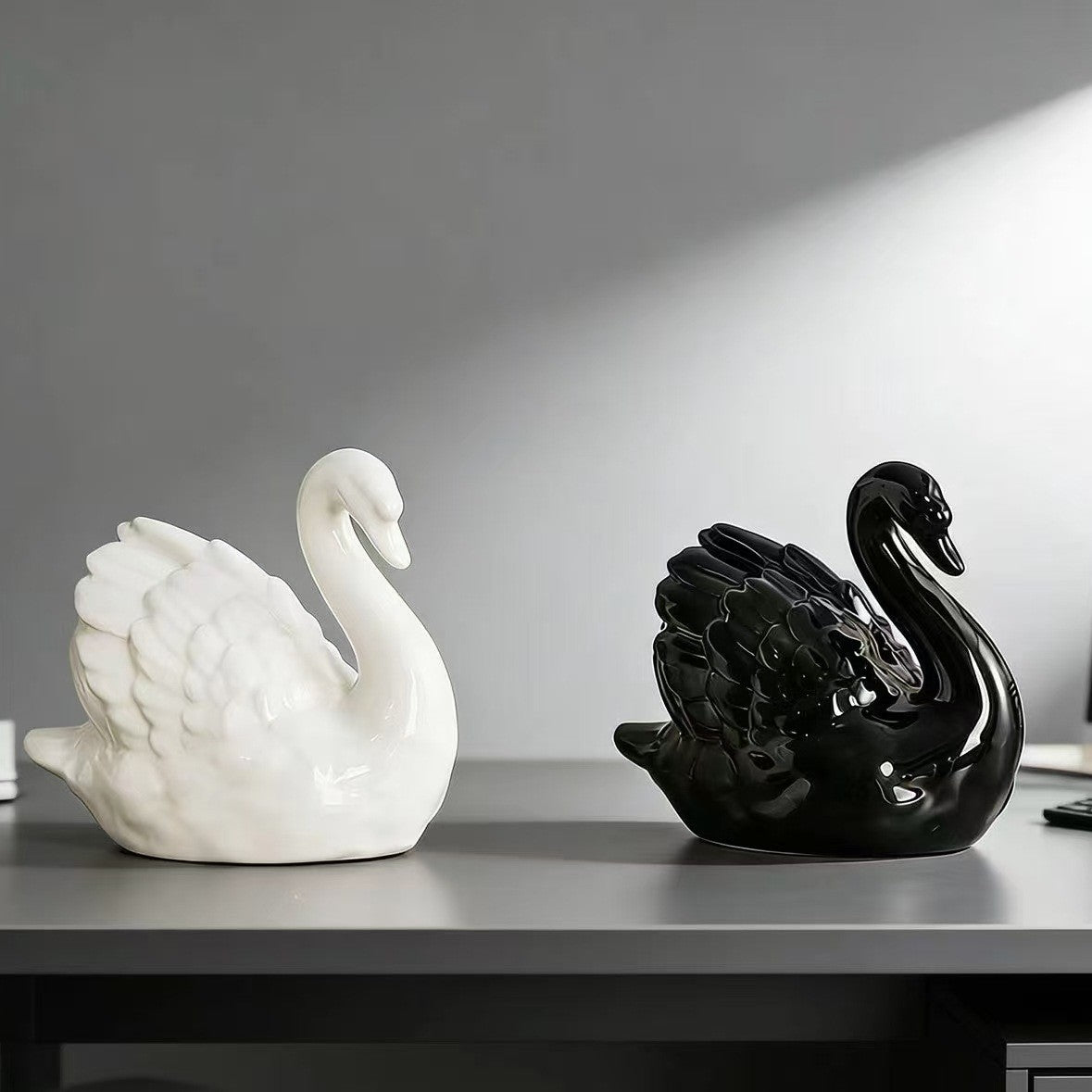 Elegante Keramikschwanfigur Brehn