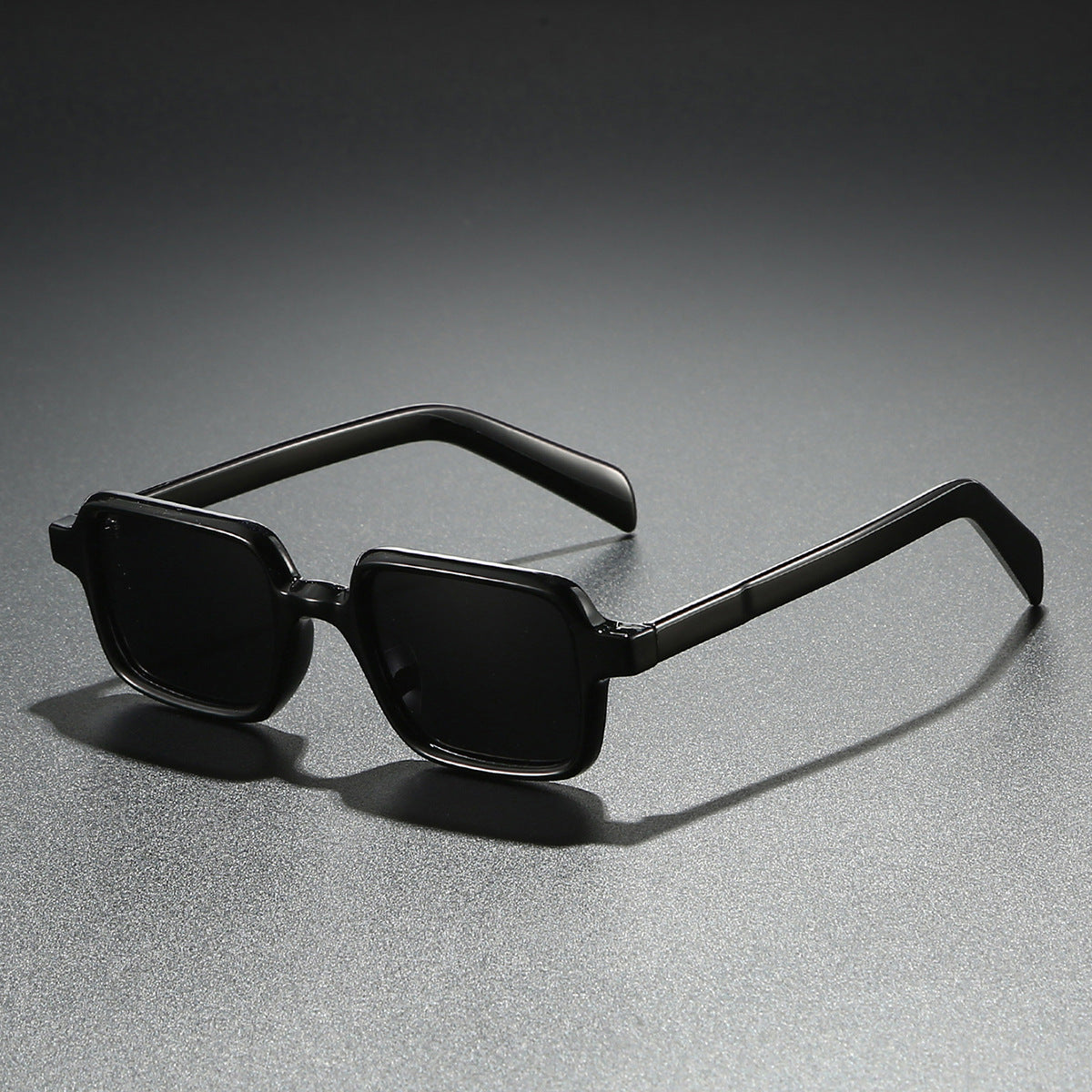 Damen modische Sonnenbrille im eleganten Quadratdesign mit breiten Bügeln Brehn