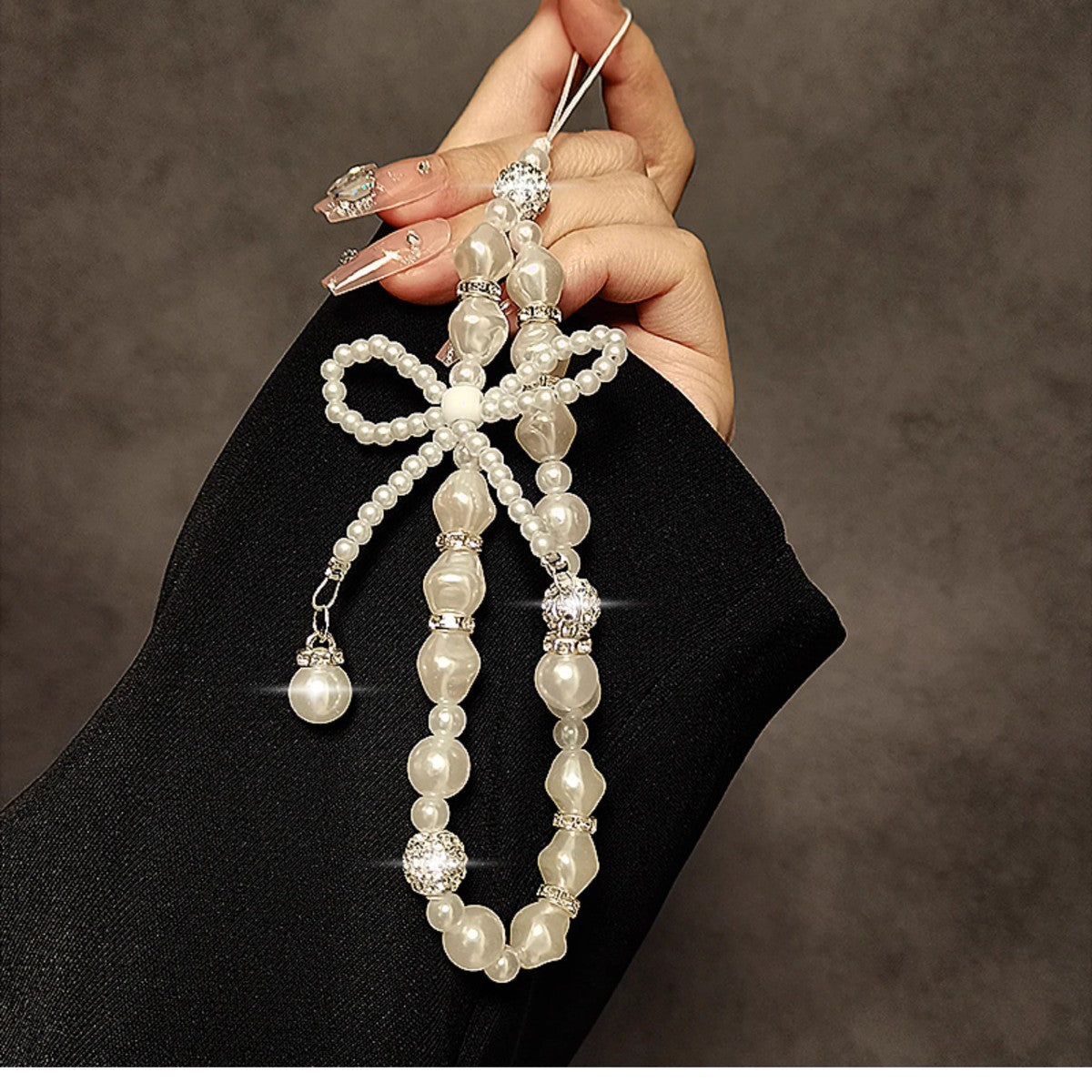 Elegante Perlenbesetzte Charmschlüsselanhänger Brehn