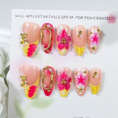 Kunstnagelset mit floralen Motiven und luxuriösen Verzierungen Brehn