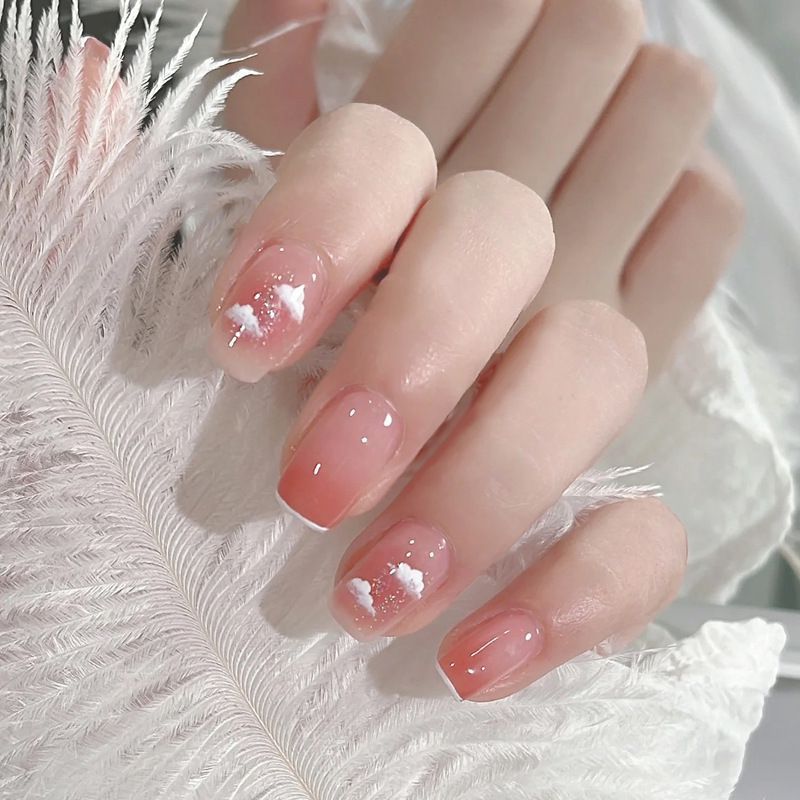 Kunstvolle Nagelkunst mit 3D-Applikationen Brehn