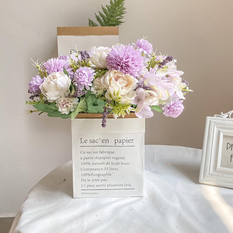 Dekorativer künstlicher Blumenstrauß