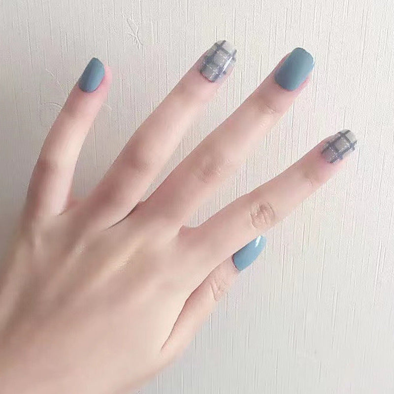 Stylisches Press-On-Nagelset mit geometrischen Mustern