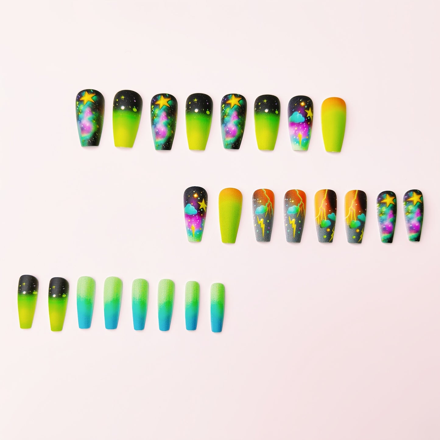 Kreative Kunstnägel mit Neon Galaxy-Motiv Brehn