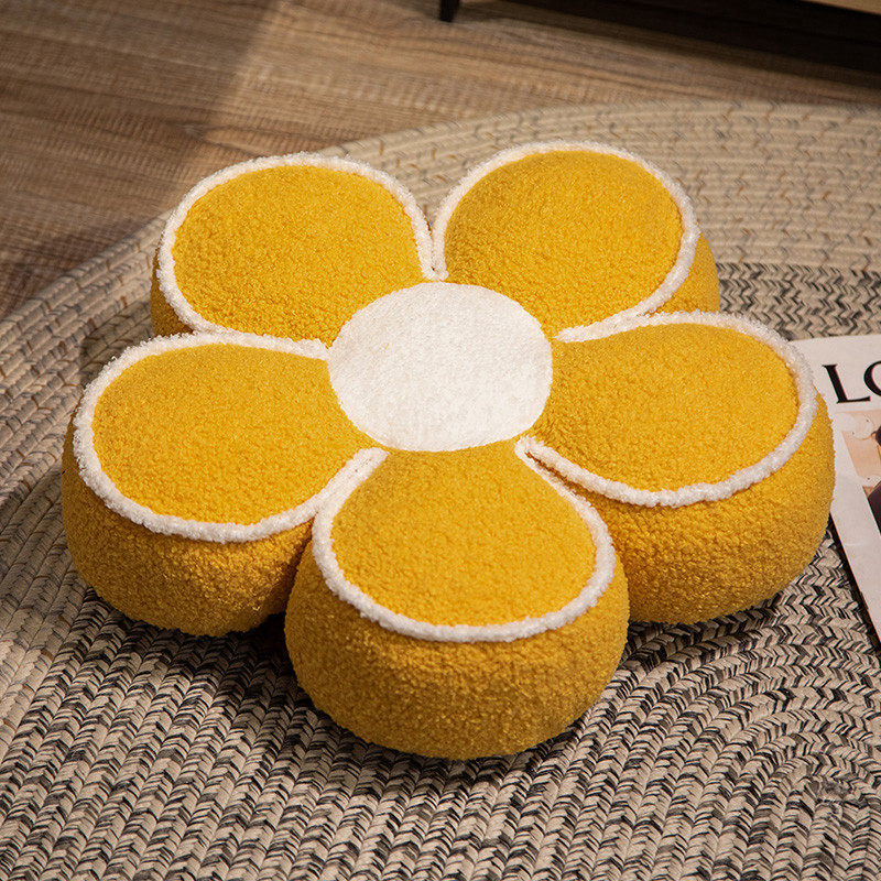 Gepolstertes Sitzkissen in Blumenform mit Kunstleder‑Mittelstück und flauschiger Randpolsterung