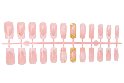 Kunstnagelset mit eleganten Goldakzenten Brehn