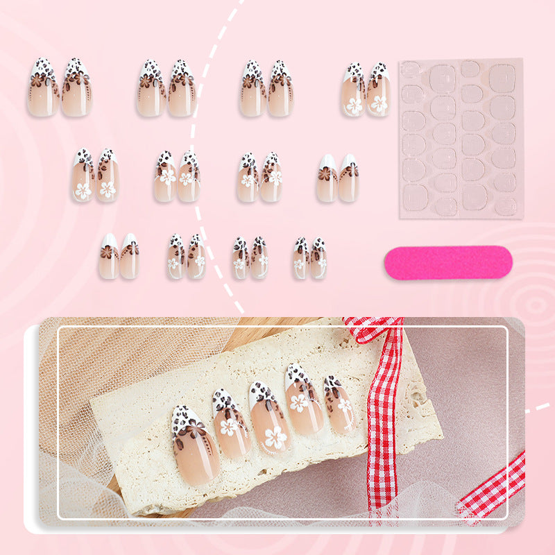 Künstlerisches Press-On-Nagelset mit Floral- und Leopardenmotiv Brehn