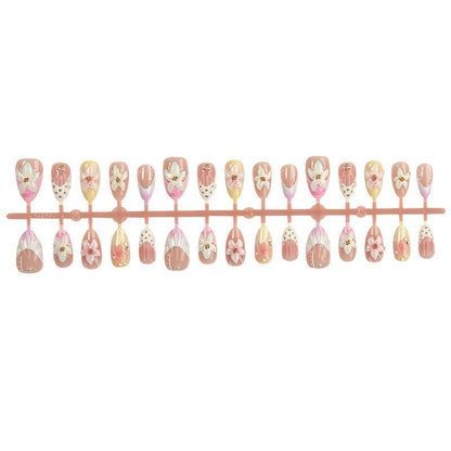 Kunstnagelset mit eleganten floralem Design und Glitzerakzenten Brehn