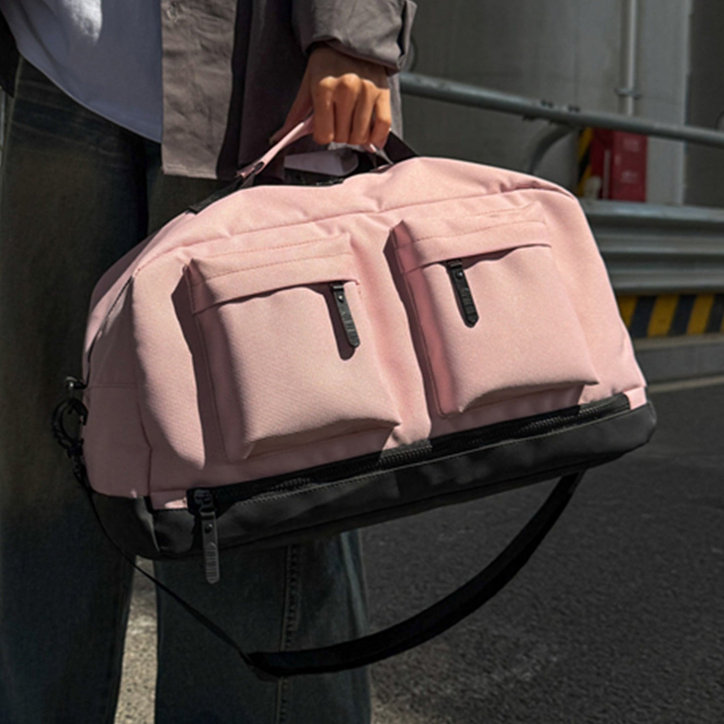 Sportliche Reisetasche mit Zwei Zusätzlichen Außentaschen Brehn