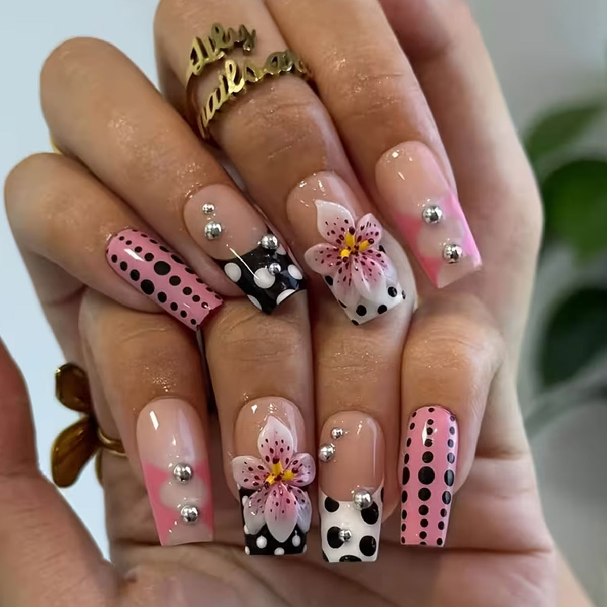 Künstlerische florale Nagelkunst Brehn