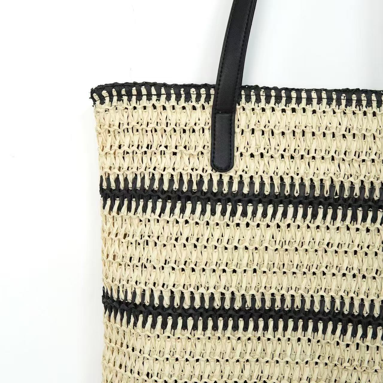 Strandtasche mit Modernen Streifen und Robusten Trageriemen Brehn