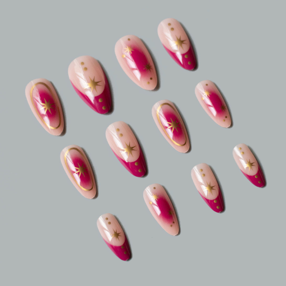 Elegante mit Sternen verzierte Gel-Nagelkunst