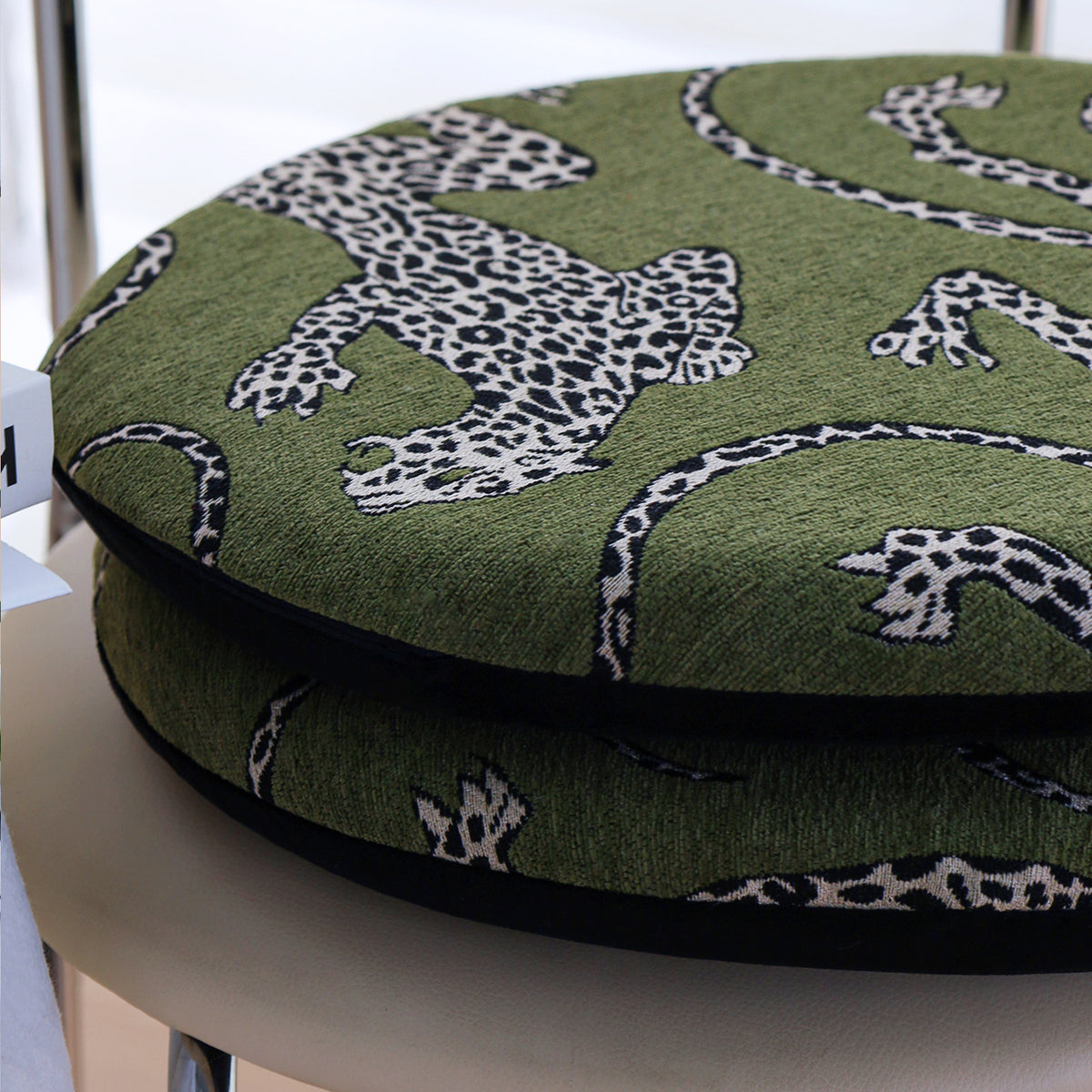 Runde Stuhlkissenhülle mit gewebtem Leoparden-Jacquard und elastischem Saum Brehn