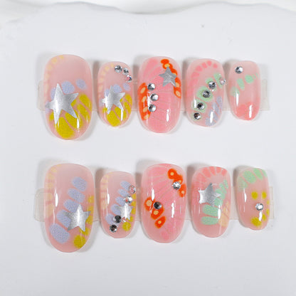Kunstnagelset mit kreativen Designs und Glitzerakzenten Brehn