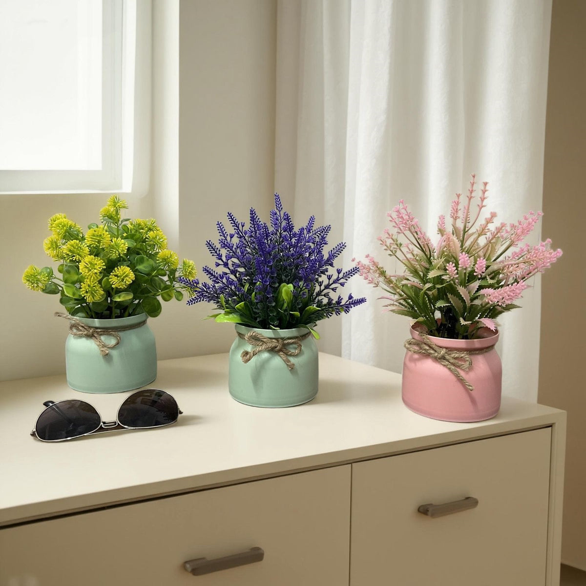 Künstlerisches Kunstblumenarrangement