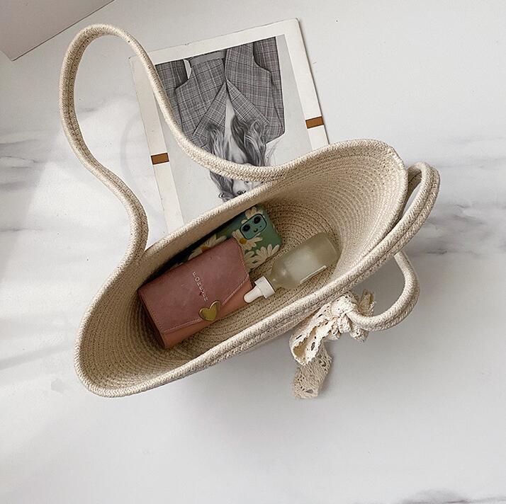 Elegante Bast-Handtasche mit Spitzenakzent Brehn