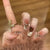 Dekoratives Press-On Nail Set mit Edelsteinakzenten Brehn