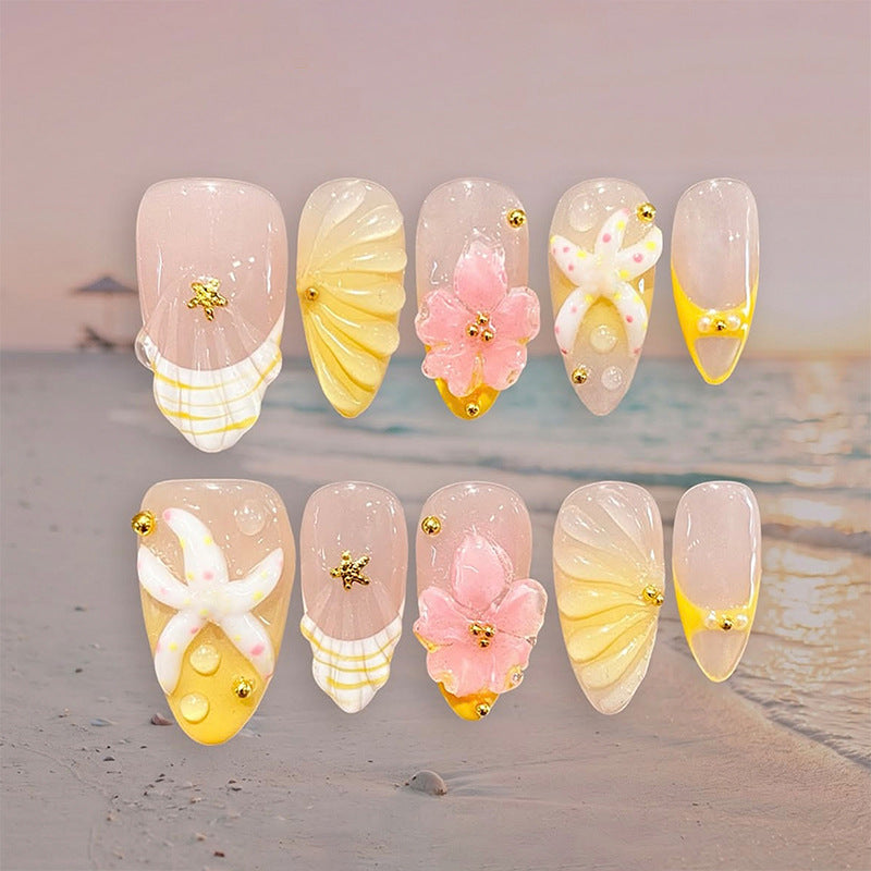 Kunstnagelset mit glamourösen floralen Designs und kreativen Glitzerakzenten Brehn