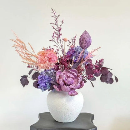Trockenblumenstrauß mit eleganten strukturierten Akzenten