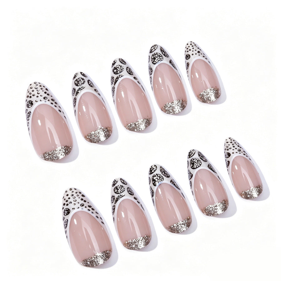 Glamouröse Stiletto Nagelkunst Brehn