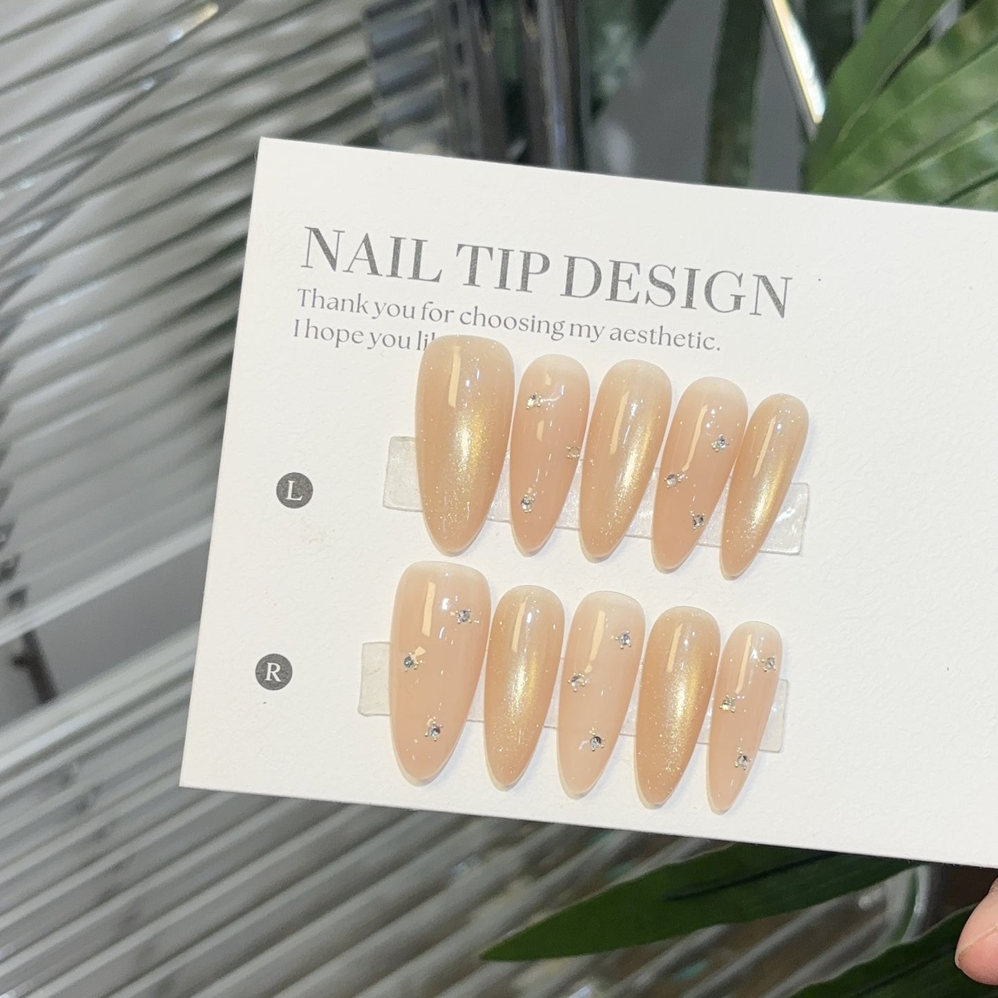 Elegante Kunstnägel mit Glitzerakzenten Brehn